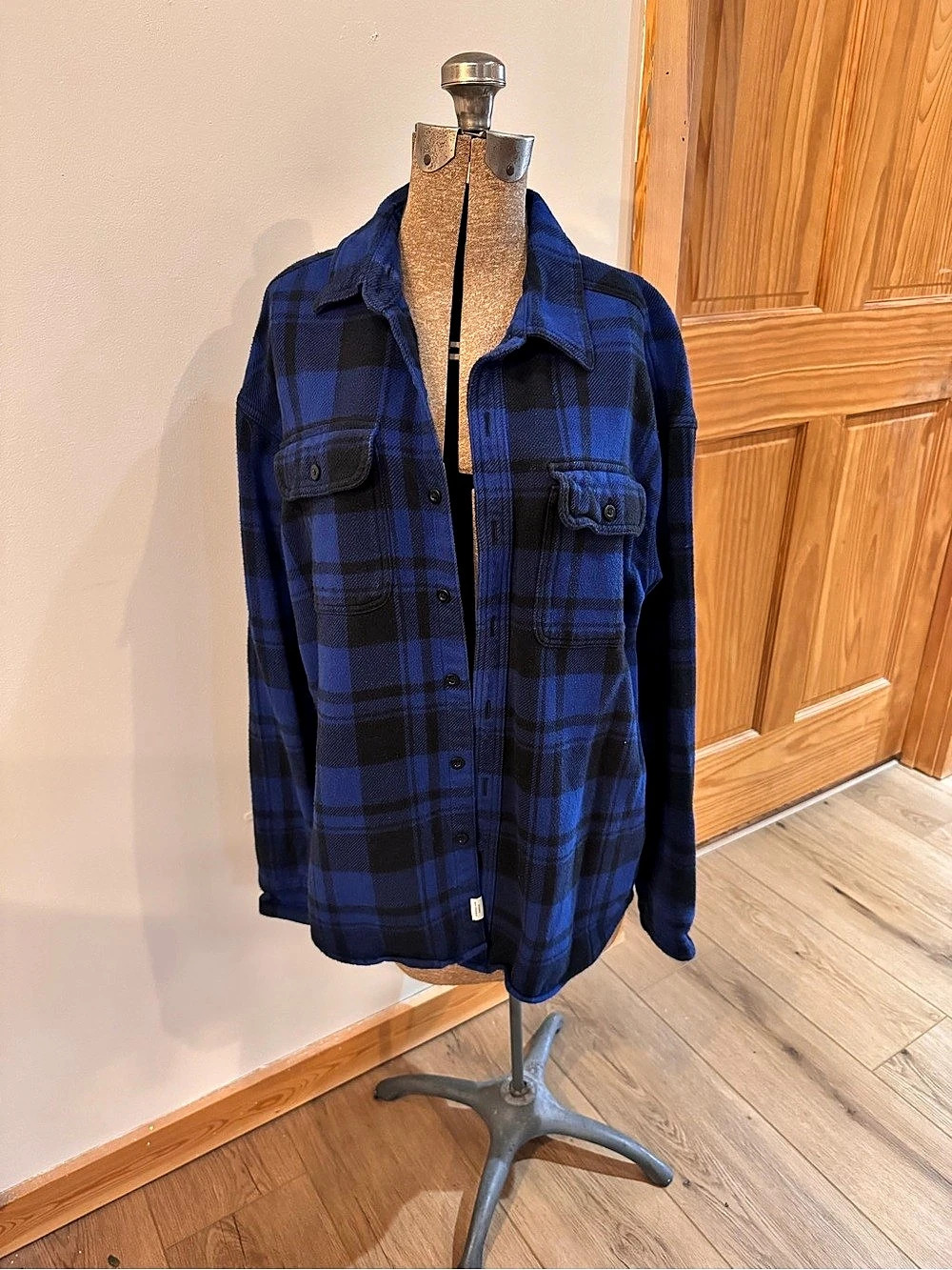American Eagle Plaid Button Down in Blue & Black